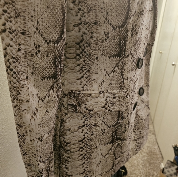Snakeskin Print Blazer - Picture 3 of 6